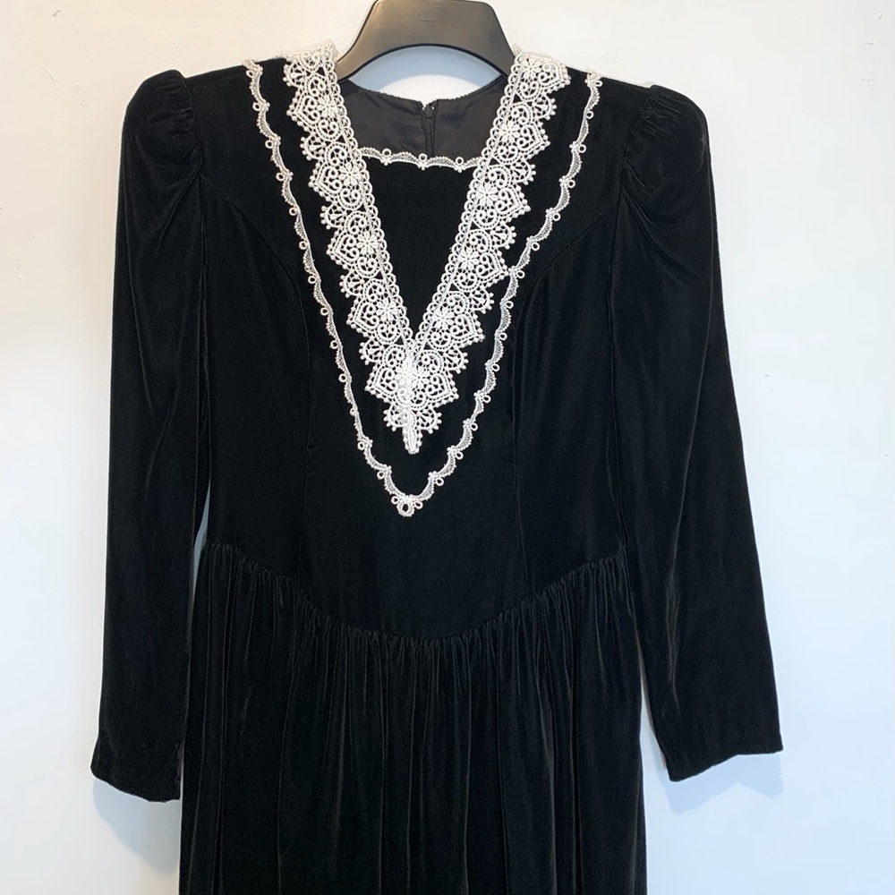 Gunne Sax 80s Black Velvet Lace Victorian Goth Midi Dress - Picture 2 of 10